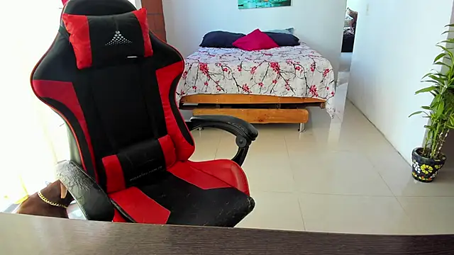 Snapshot of Adam_Valenciia chatting on 10/24/25, 03:41 Adam Valenciia online show from 10/24/25, 03:41