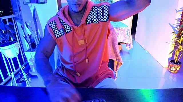 Snapshot of Adam_Valenciia chatting on 11/07/25, 04:45 Adam Valenciia online show from 11/07/25, 04:45