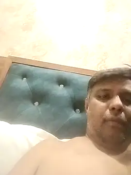 Snapshot of jemes21in chatting on 12/14/25, 09:25 jemes21in online show from 12/14/25, 09:25