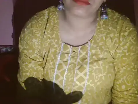 Hot-shanvi online show from 04/15/26, 12:17