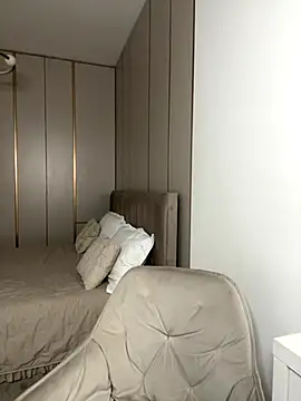 Snapshot of claraxjoyy chatting on 10/10/25, 04:11 claraxjoyy online show from 10/10/25, 04:11