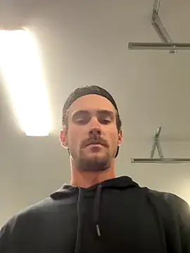 Snapshot of littemantait chatting on 10/18/25, 08:31 littemantait online show from 10/18/25, 08:31