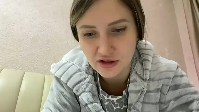 Snapshot of florianikaa chatting on 10/18/25, 05:57 florianikaa online show from 10/18/25, 05:57