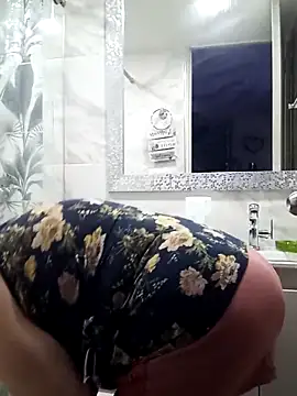 Snapshot of milchanel chatting on 03/09/25, 01:14 milchanel online show from 03/09/25, 01:14