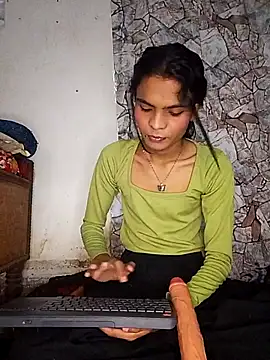 Snapshot of Enna_Zarza_ chatting on 10/27/25, 06:28 Enna Zarza online show from 10/27/25, 06:28