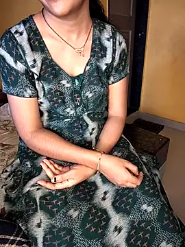 lovelygirl4567 online show from 10/09/25, 05:49