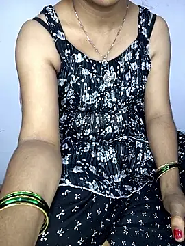 lovelygirl4567 online show from 05/13/26, 02:58