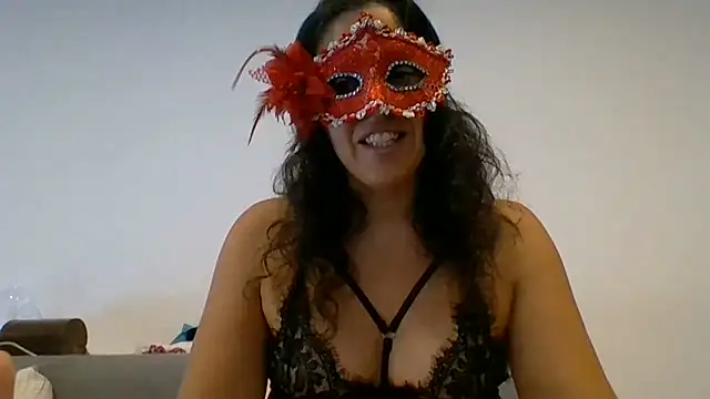 couple-tuga online show from 06/16/26, 12:52