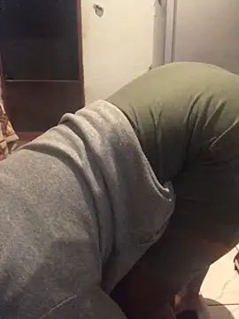 Snapshot of MKbesxxx chatting on 10/30/25, 08:31 MKbesxxx online show from 10/30/25, 08:31