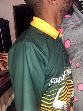 Snapshot of MKbesxxx chatting on 11/16/25, 08:36 MKbesxxx online show from 11/16/25, 08:36