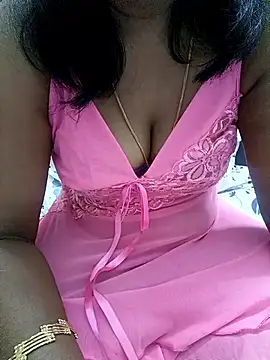 Snapshot of Tamil_Vishalini chatting on 11/17/25, 05:30 Tamil Vishalini online show from 11/17/25, 05:30