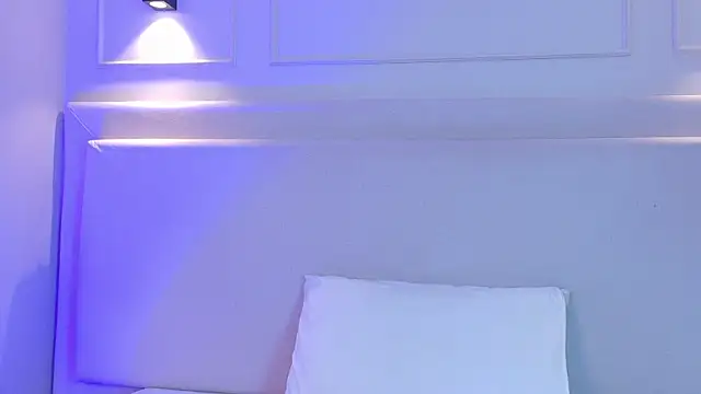 NaomiKlarc online show from 05/04/26, 12:01