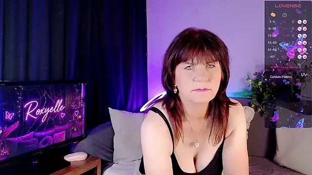 Snapshot of roxyyyrose chatting on 06/16/26, 06:54 roxyyyrose online show from 06/16/26, 06:54