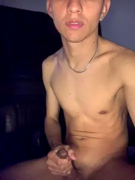 Snapshot of gabrielzinnnn085 chatting on 10/18/25, 02:47 gabrielzinnnn085 online show from 10/18/25, 02:47