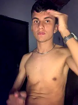 Snapshot of gabrielzinnnn085 chatting on 10/26/25, 03:12 gabrielzinnnn085 online show from 10/26/25, 03:12