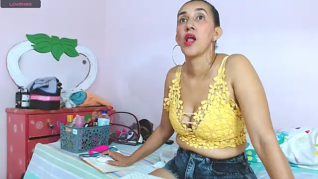 Snapshot of latinabueno41 chatting on 02/13/25, 01:29 latinabueno41 online show from 02/13/25, 01:29