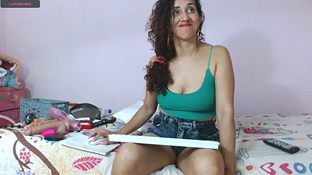 Snapshot of latinabueno41 chatting on 02/16/25, 02:09 latinabueno41 online show from 02/16/25, 02:09