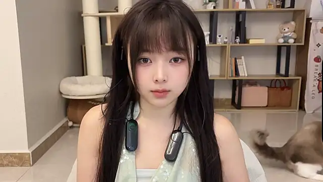 Chenjing0 online show from 10/11/25, 03:17