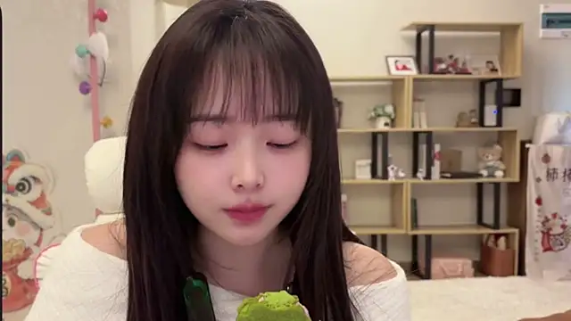 Snapshot of Chenjing0 chatting on 01/17/26, 04:28 Chenjing0 online show from 01/17/26, 04:28