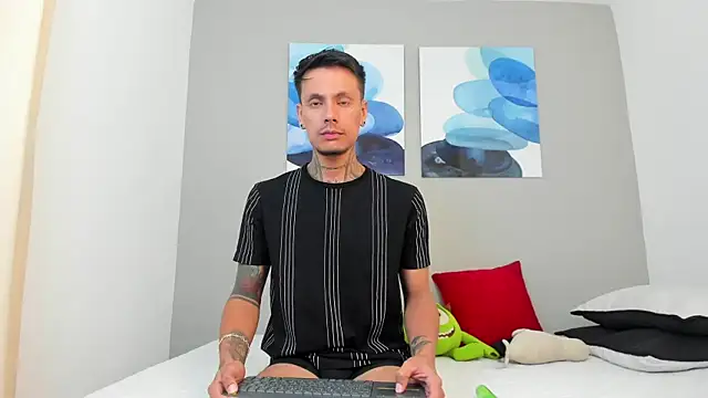 Snapshot of Emilio_Wolf chatting on 02/04/25, 10:55 Emilio Wolf online show from 02/04/25, 10:55