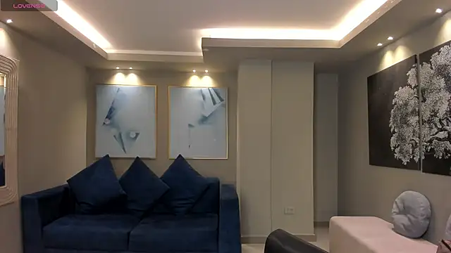 NiaSalvatore online show from 10/10/25, 07:02