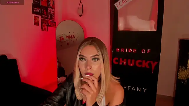 NiaSalvatore online show from 10/24/25, 10:17