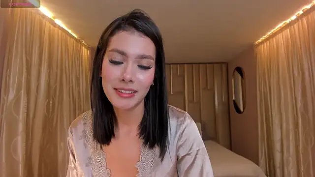 NiaSalvatore online show from 12/13/25, 08:04