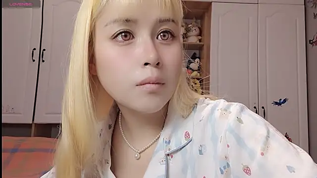 Snapshot of Lucky-xiuxiu chatting on 02/24/25, 02:30 Lucky-xiuxiu online show from 02/24/25, 02:30