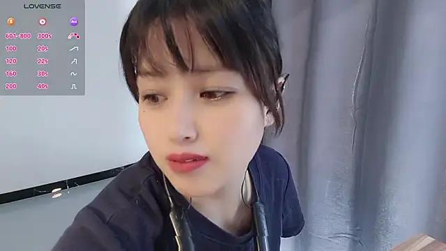 Snapshot of Lucky-xiuxiu chatting on 10/25/25, 02:08 Lucky-xiuxiu online show from 10/25/25, 02:08