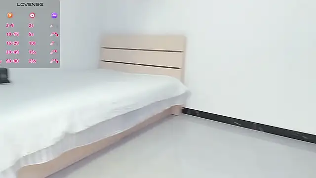 Snapshot of Lucky-xiuxiu chatting on 10/31/25, 02:18 Lucky-xiuxiu online show from 10/31/25, 02:18