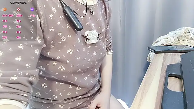 Snapshot of Lucky-xiuxiu chatting on 11/21/25, 07:07 Lucky-xiuxiu online show from 11/21/25, 07:07