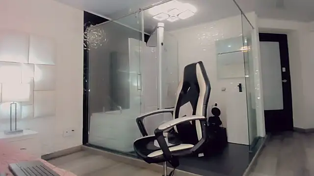 Snapshot of Gisele_fox chatting on 03/12/25, 01:47 Gisele fox online show from 03/12/25, 01:47