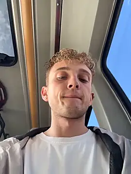 Snapshot of verici34 chatting on 10/24/25, 07:05 verici34 online show from 10/24/25, 07:05