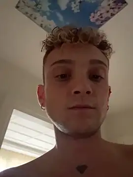 Snapshot of verici34 chatting on 11/19/25, 01:00 verici34 online show from 11/19/25, 01:00