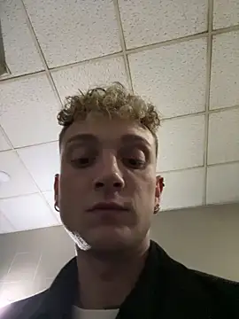 Snapshot of verici34 chatting on 11/23/25, 09:25 verici34 online show from 11/23/25, 09:25