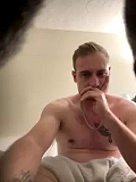 Snapshot of Golden_Alex chatting on 12/02/25, 01:05 Golden Alex online show from 12/02/25, 01:05