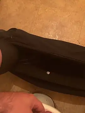 Snapshot of balint35 chatting on 09/25/25, 01:04 balint35 online show from 09/25/25, 01:04