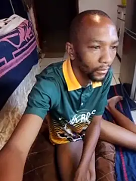 Snapshot of KMbesxxx chatting on 11/15/25, 05:16 KMbesxxx online show from 11/15/25, 05:16