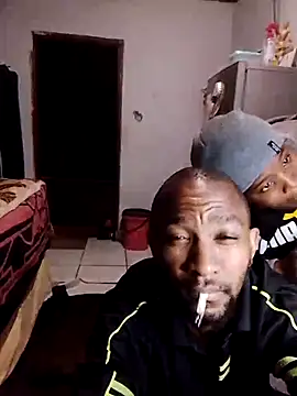 Snapshot of KMbesxxx chatting on 11/18/25, 09:19 KMbesxxx online show from 11/18/25, 09:19