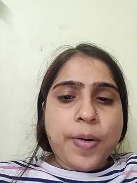 Snapshot of shreya1765 chatting on 11/23/25, 04:29 shreya1765 online show from 11/23/25, 04:29