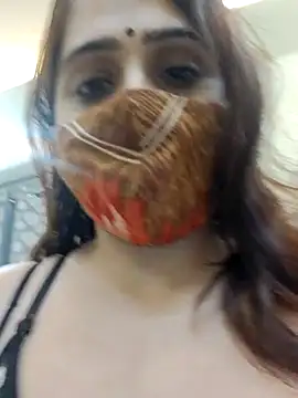 Snapshot of shreya1765 chatting on 12/16/25, 03:44 shreya1765 online show from 12/16/25, 03:44