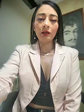 BELLA--26 online show from 09/18/25, 01:46