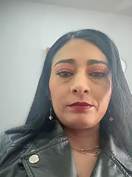 BELLA--26 online show from 11/17/25, 02:45