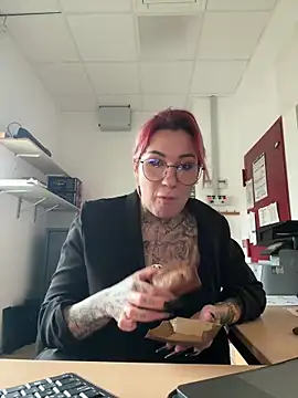 Mia-Fuchs online show from 02/12/25, 08:27