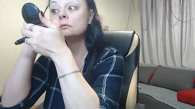 Snapshot of natnett chatting on 12/14/24, 04:31 natnett online show from 12/14/24, 04:31