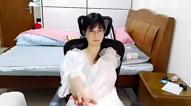 Snapshot of Strawberry_baby chatting on 01/10/25, 03:48 Strawberry baby online show from 01/10/25, 03:48
