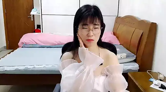 Snapshot of Strawberry_baby chatting on 01/13/25, 02:00 Strawberry baby online show from 01/13/25, 02:00