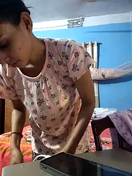 Snapshot of 124pakhi chatting on 04/21/26, 01:42 124pakhi online show from 04/21/26, 01:42