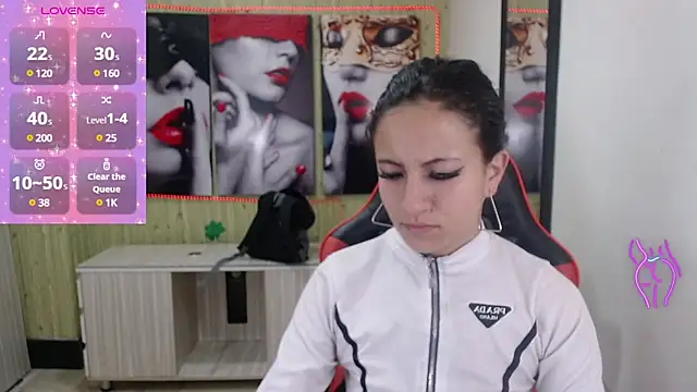 Snapshot of Anniee_x chatting on 01/18/25, 11:43 Anniee x online show from 01/18/25, 11:43