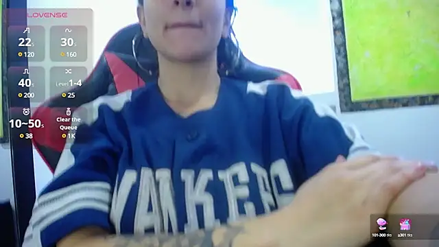 Snapshot of Anniee_x chatting on 02/26/25, 01:30 Anniee x online show from 02/26/25, 01:30